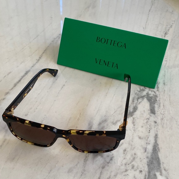 Bottega Veneta Sunglasses - Picture 3 of 6